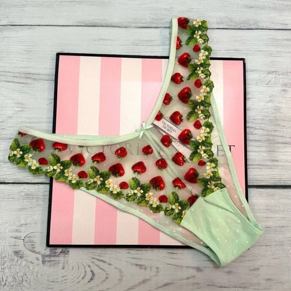 Victoria's Secret Dream Angels Floral Strawberry Embroidery Thong Brazilian L - Picture 1 of 2